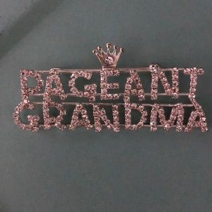 Pin / pageant grandma